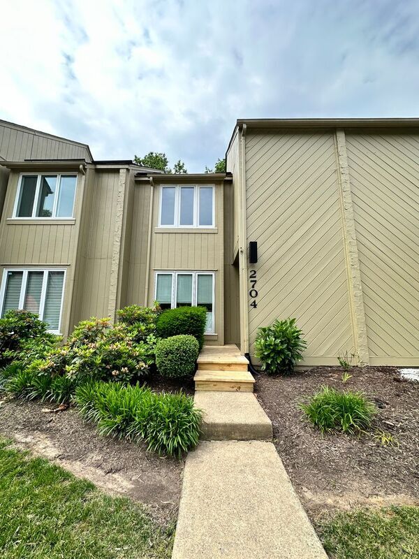 Building Photo - 2704 Spinnaker Ct