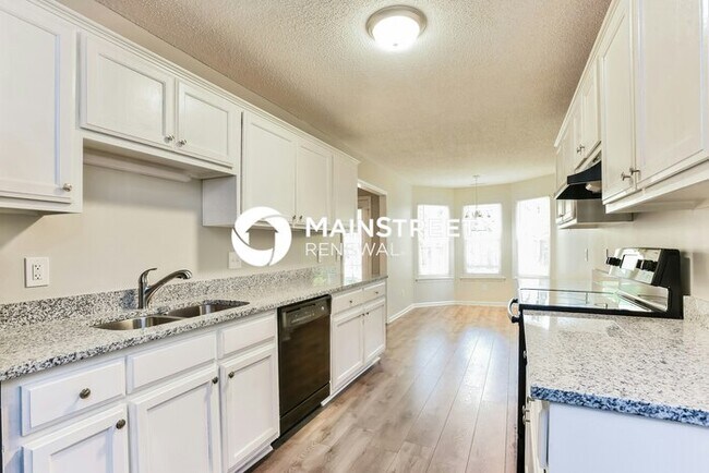 Building Photo - 4 Bedroom Pet-Friendly Home in MURFREESBOR...