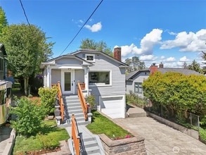 Building Photo - 910 N 75th St