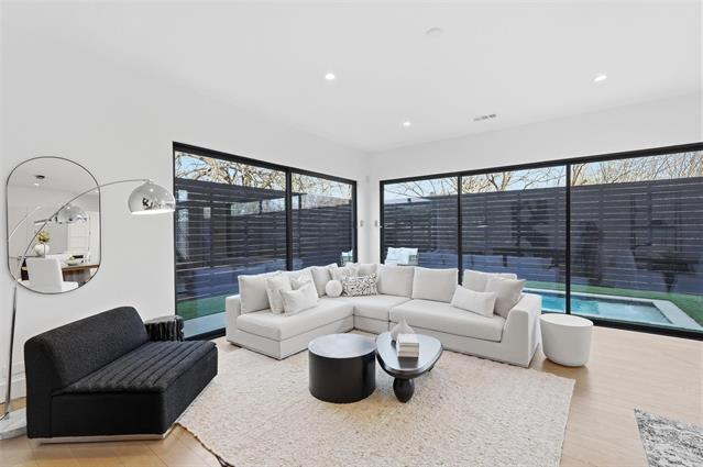 Foto del edificio - 3633 Thedford Ave