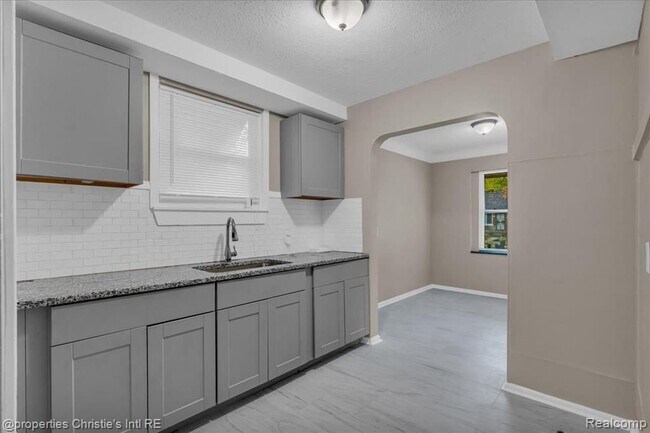 Building Photo - 12660 Grandmont Ave