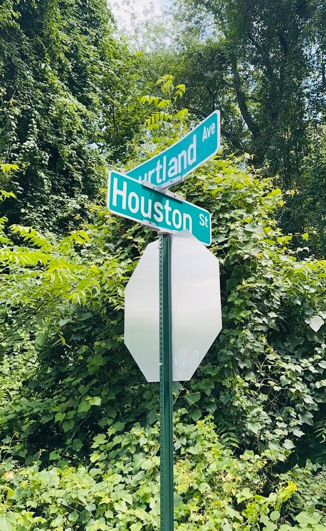 Foto del edificio - 136 Houston St