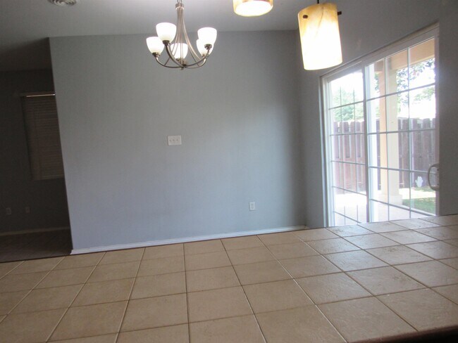 Foto del edificio - 9310 Albany Dr