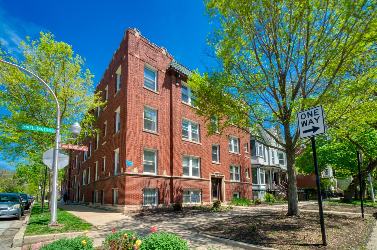 Primary Photo - 1124 W Wellington Ave