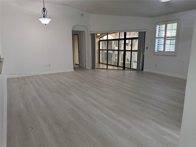 Foto del edificio - 502 SW 158th Terrace