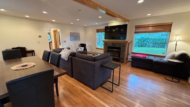 Foto del edificio - Beautifully maintained and updated Downtow...