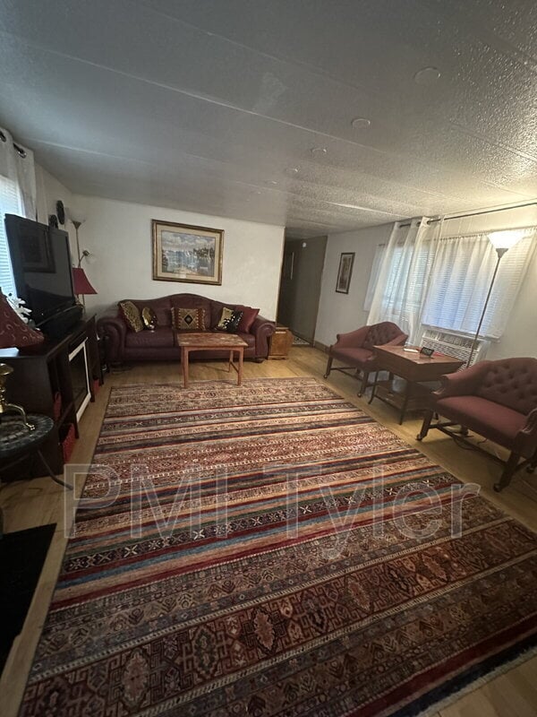 Building Photo - 117 Little Acorn Cove