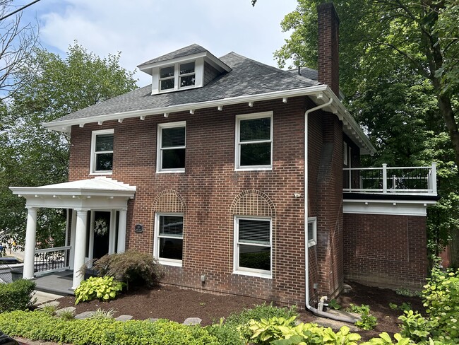 Building Photo - 119 Morey Pl