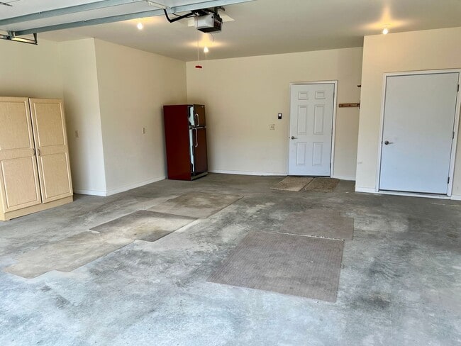 Foto del edificio - Charming 3 Bed 2 Bath Single Family Home W/ Attached Garage and Private Patio!