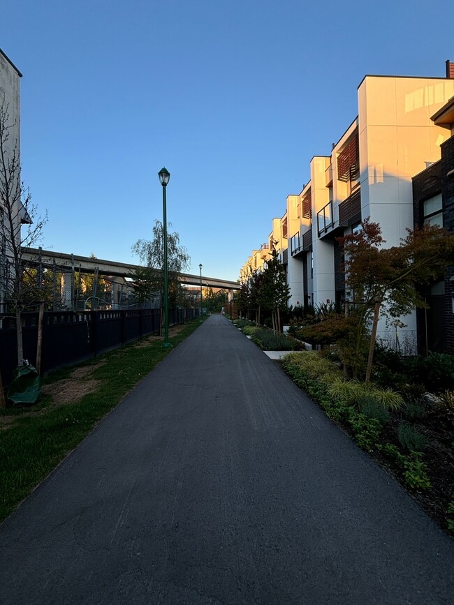 Building Photo - 6085 Irmin St
