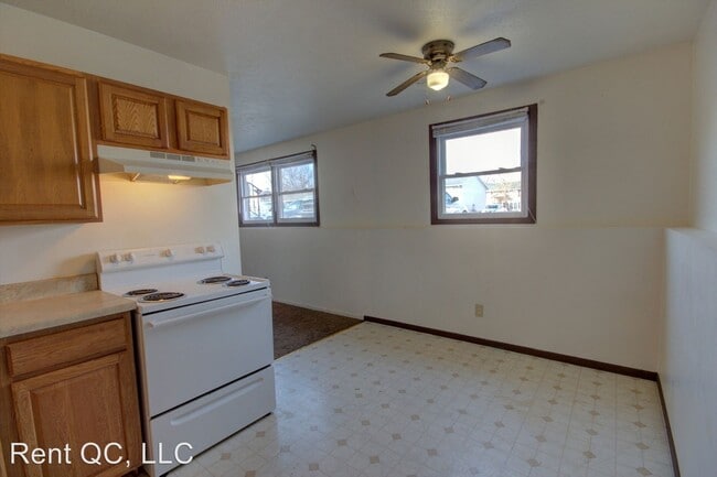 Building Photo - 769 W 61st St