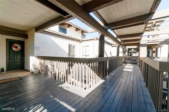 Building Photo - 8317 Marina Pacifica Dr N