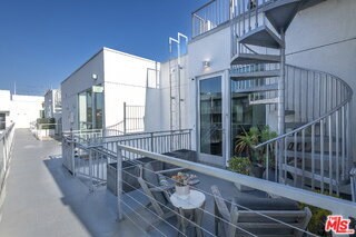 Building Photo - 1345 Havenhurst Dr