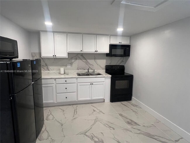 Foto del edificio - 360 NE 174th St