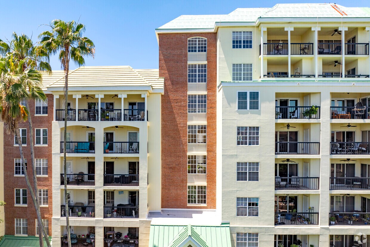 Building Photo - Harbour Court Condo Association