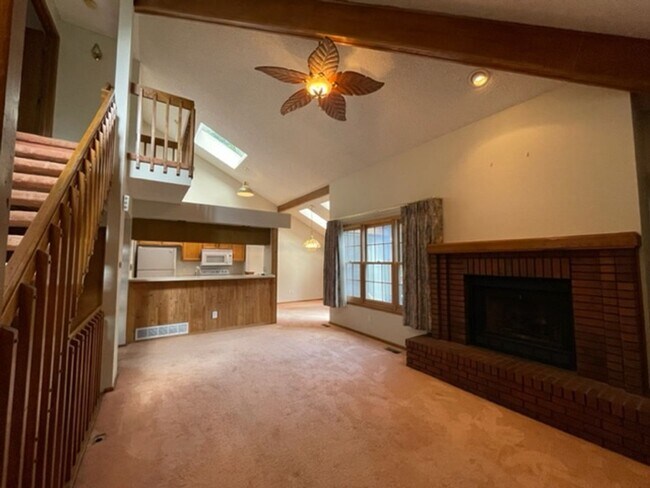 Foto del edificio - 8020 Holland Ct