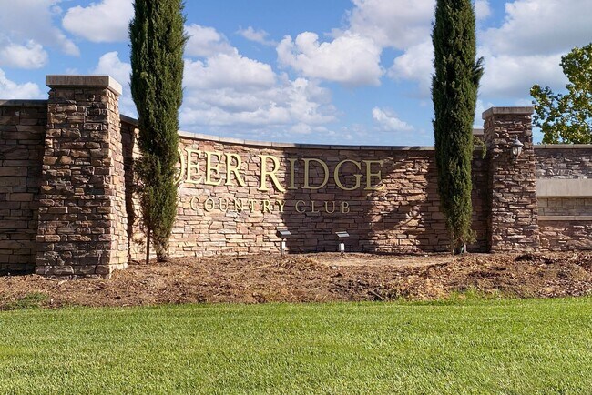 Building Photo - Immaculate & Rare Deer Ridge Executive 5-b...