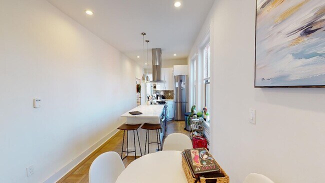 Building Photo - 844 Park Ave
