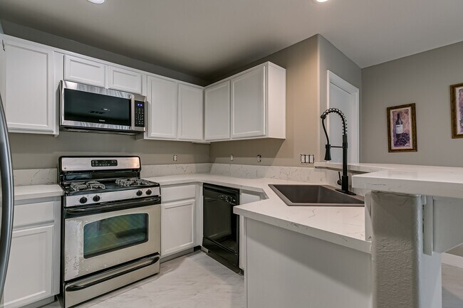 Building Photo - 7252 Quarterhorse Ln