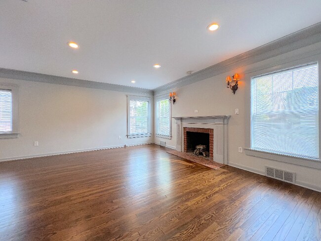 Foto del edificio - 4411 Devonshire Rd