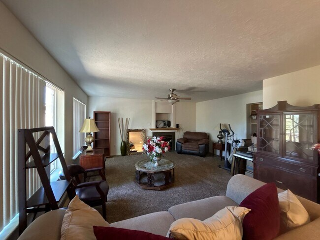 Foto del edificio - 5 Bedroom / 2.5 Bathroom Home in NE Madras