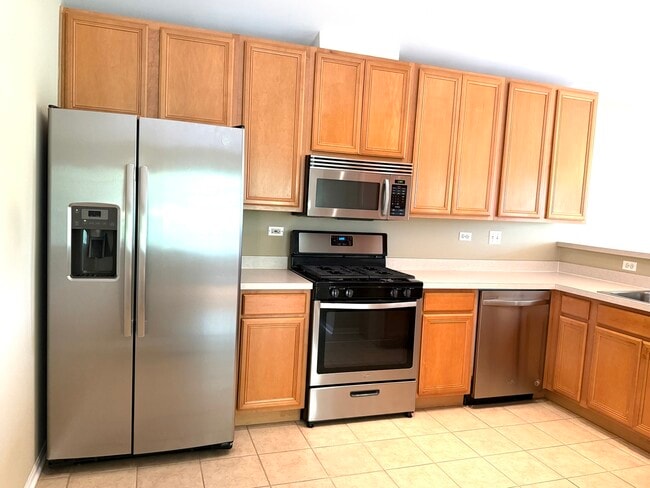 Building Photo - 2419 Oakfield Ct