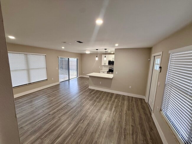 Foto del edificio - 7502 Culver Ln