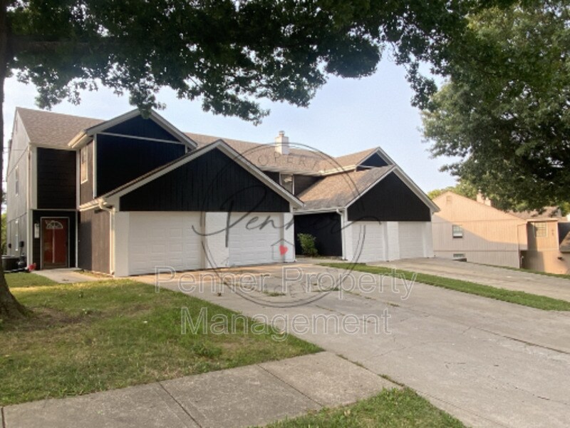 511 NE Newport Dr, Lee's Summit, MO 64064 Townhome Rentals in Lee's Summit MO