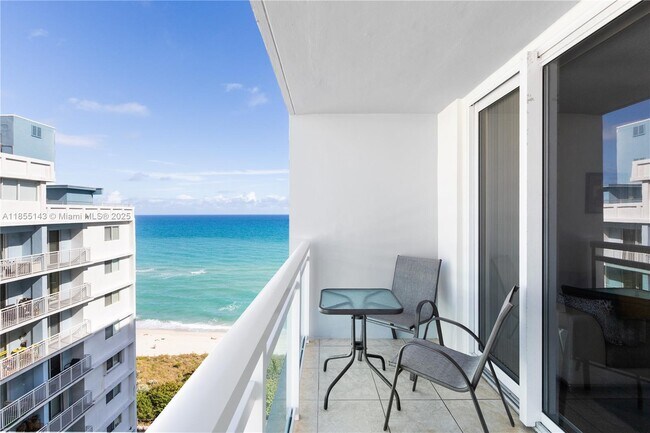 Foto del edificio - 6917 Collins Ave