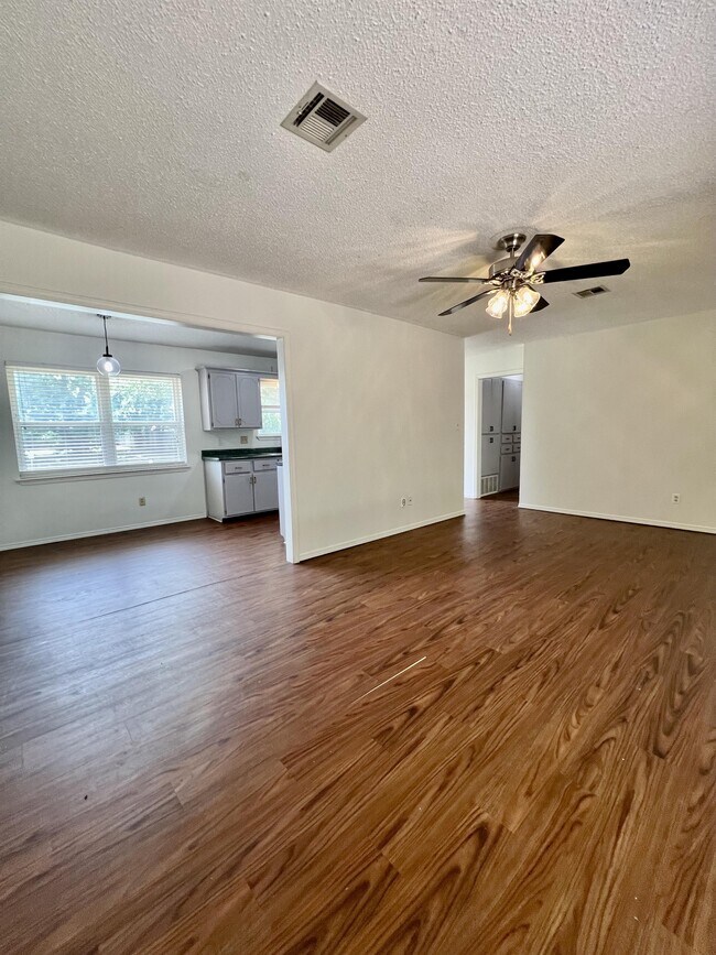 Foto del edificio - 422 Beacon Ave