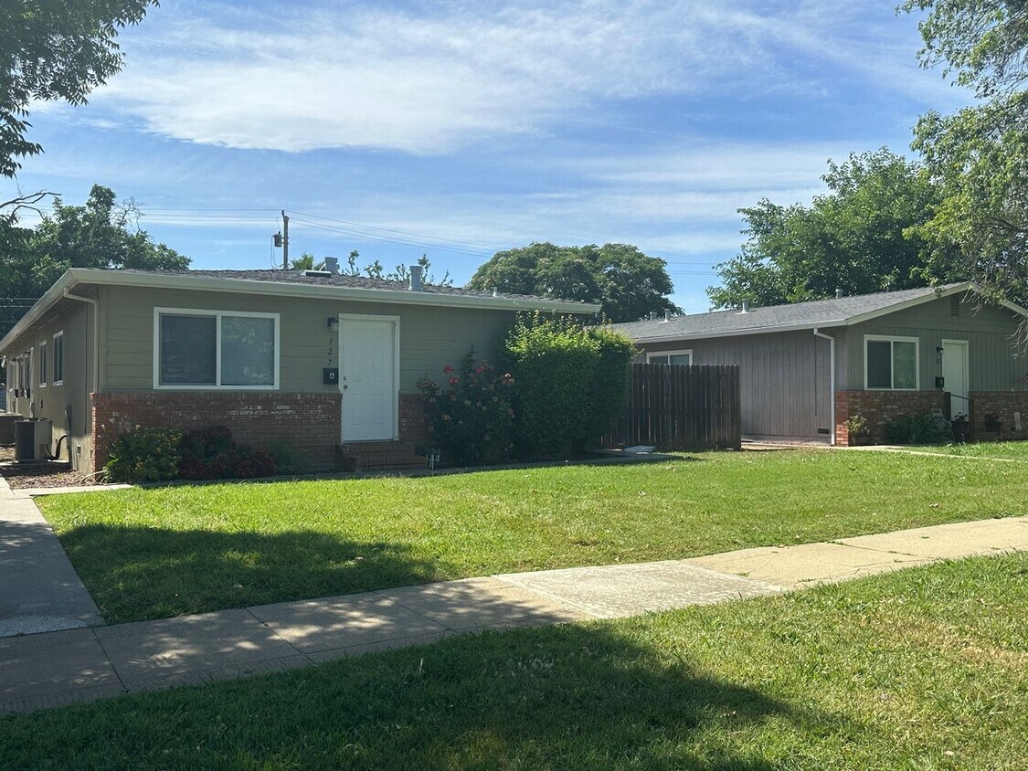 Primary Photo - 127 S Yolo St