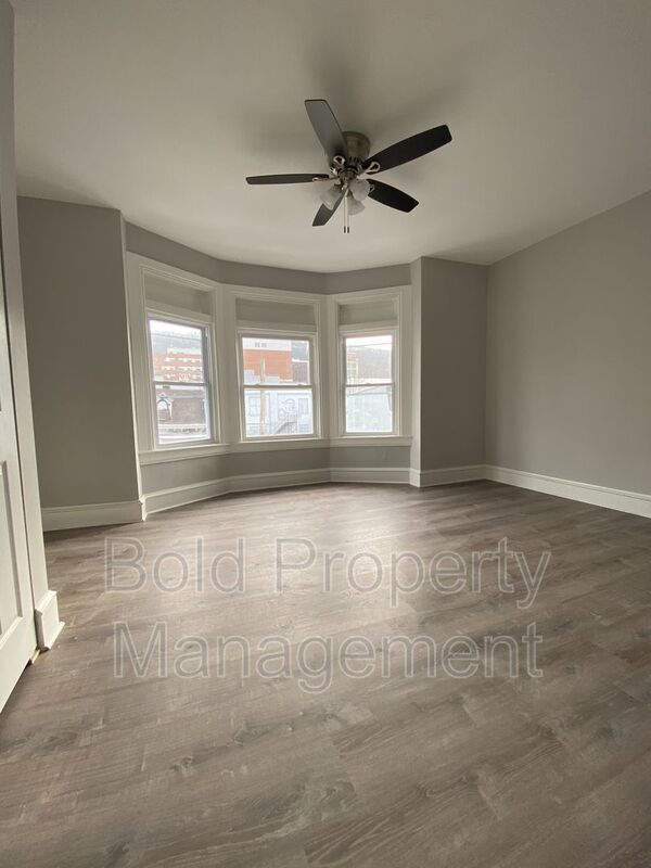 Building Photo - 246 N 11th St