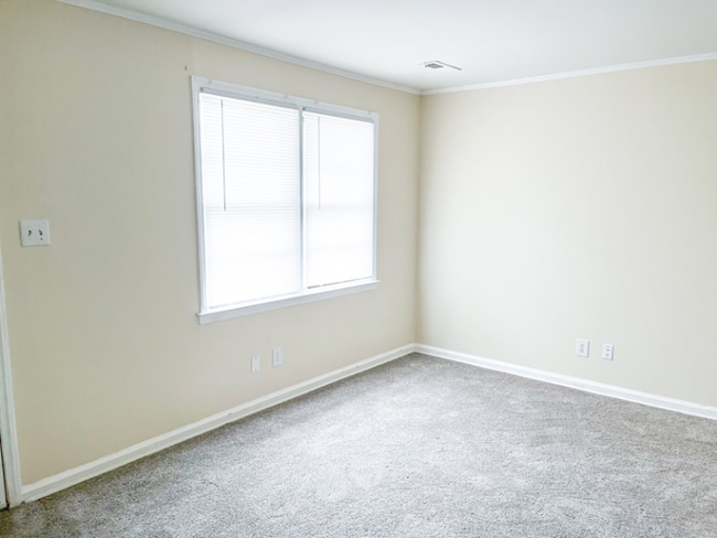 Building Photo - 2292 Onslow Dr