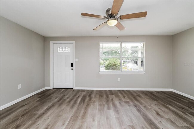 Foto del edificio - 7323 Cypress Dr