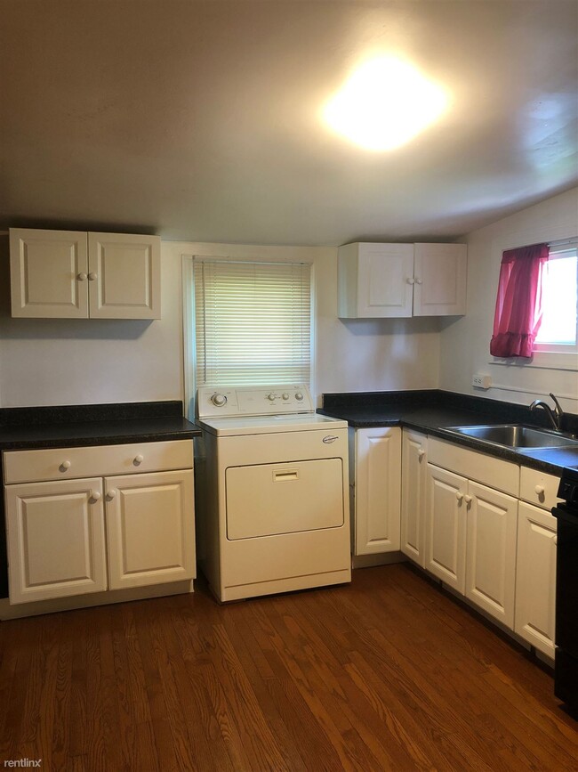 Building Photo - 1 br, 1 bath Duplex - 3212 Taylor Ave Unit 2