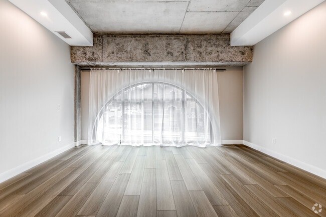 1BR, 1BA - 689SF - Living Room - The Greystone