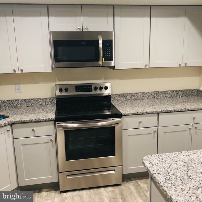 Building Photo - 904 N Berwyck Ct