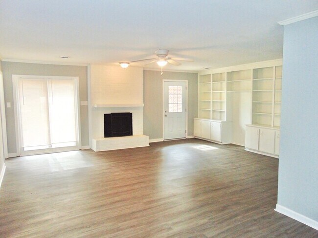 Foto del edificio - 5958 Lake Trace Cir