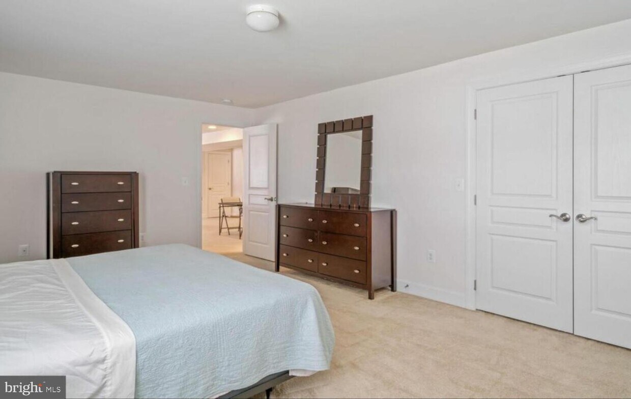 Primary Photo - 3357 Soaring Cir