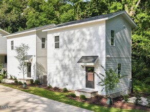 Building Photo - 2811 Wilcox Pl