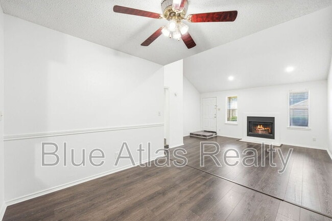 Building Photo - 916 Hilltop Dr