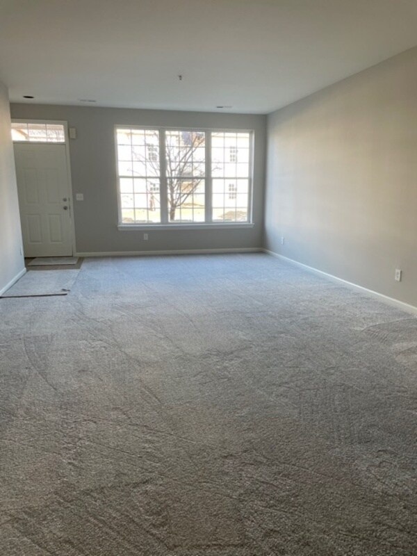 Building Photo - 8337 Towne Center Cir