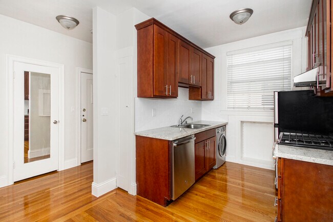 Building Photo - 470 14th Street