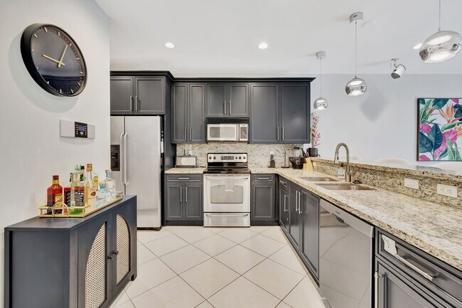 Building Photo - 2309 NE 9th Ave