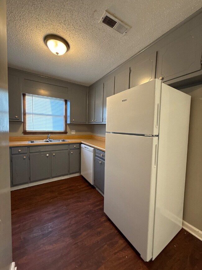 Foto del edificio - "Spacious 2-Bed, 2-Bath Haven on Bonnell Drive – Comfort and Convenience in Huntsville!"