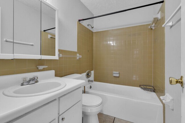 Foto del edificio - 1 Bed / 1 Bath – Updated Kitchen – $1,099/month (Water Included)