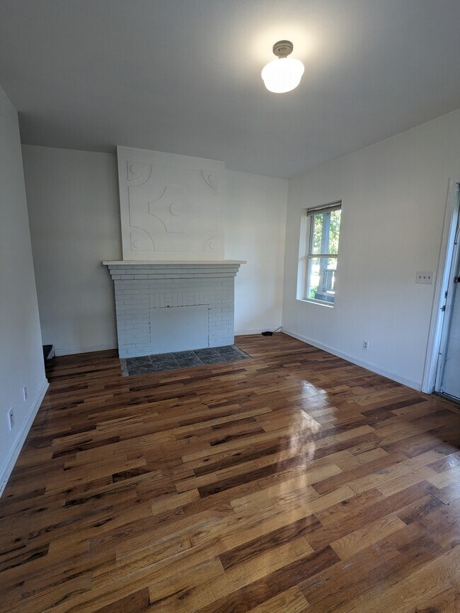 Living room - 3204 E 5th Ave