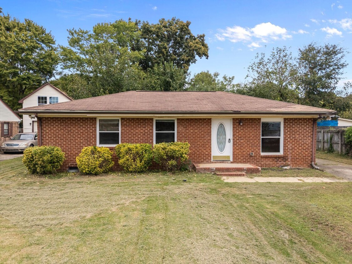 Primary Photo - Fantastic 3 Bedroom Ranch home in SE Ralei...