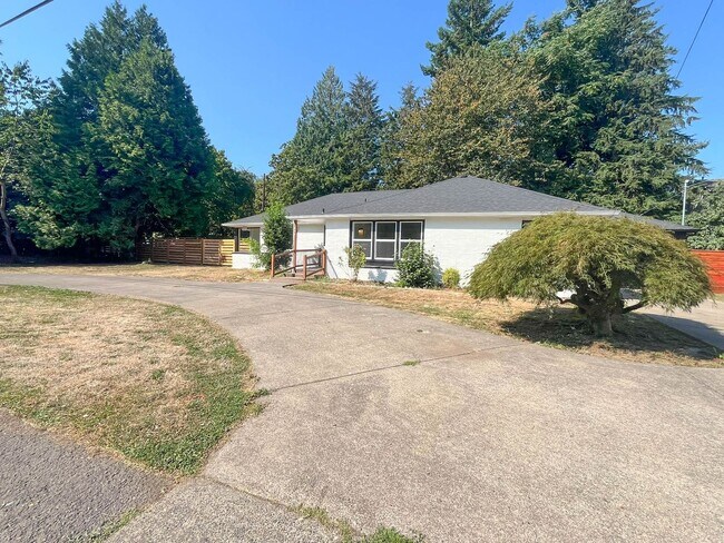 Foto del edificio - Charming NE Portland Apartment Near Parks, Shops & Transit