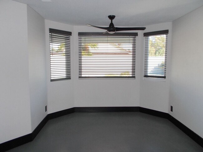 Foto del edificio - Spacious 4-Bed Home in Quiet Las Vegas Cul-de-Sac with Private Backyard